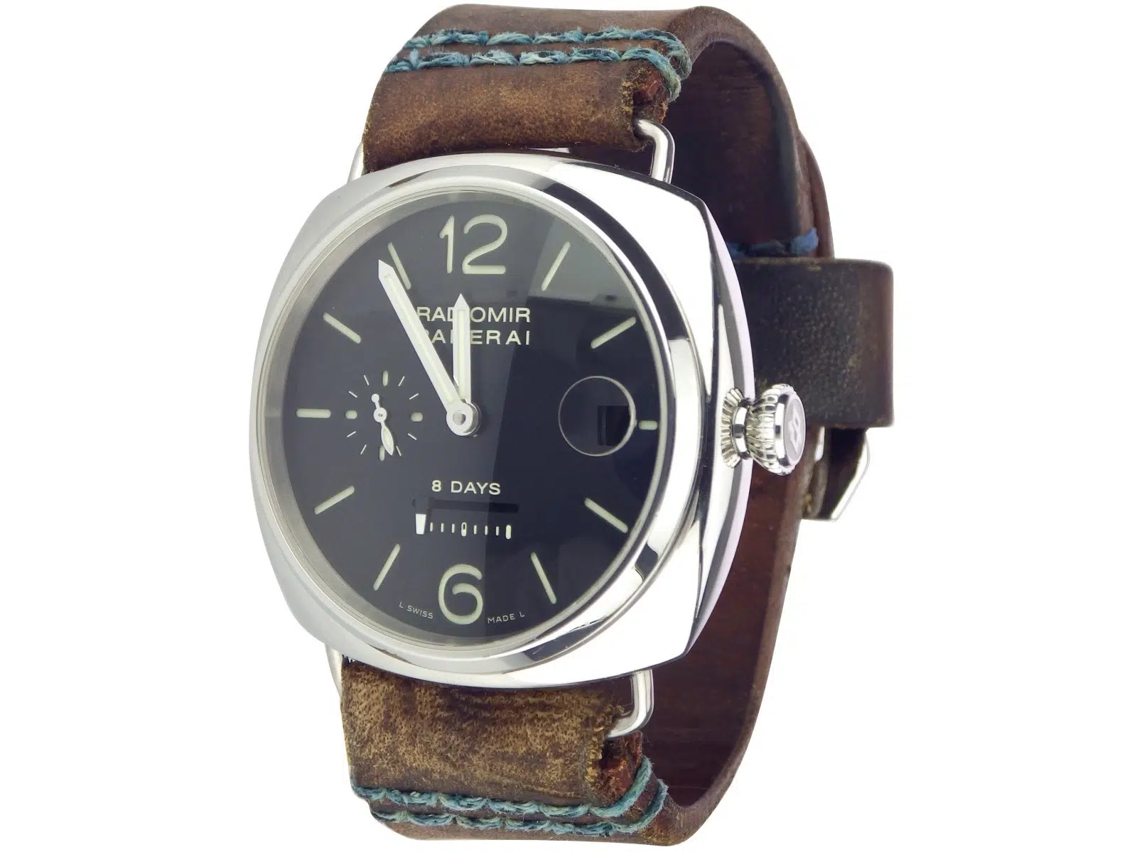 Eine elegante Armbanduhr mit schwarzem Zifferblatt und braunem Lederarmband